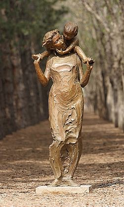 Jane DeDecker, Da Mi Un Baccio, Ed. of 17 (L), 2007
bronze, 74 x 28 x 24 in. (188 x 71.1 x 61 cm)
JD010707