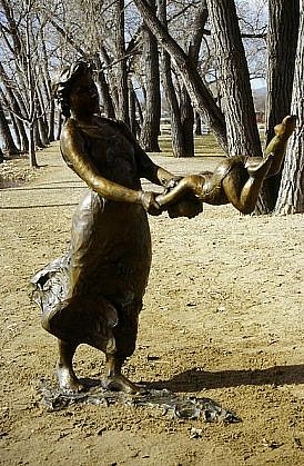 Jane DeDecker, Swinging, Lifesize, Ed. of 17, 1999
bronze, 72 x 79 x 29 in. (182.9 x 200.7 x 73.7 cm)
JDD2903