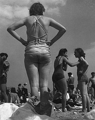 Morris Engel, Woman on Beach, Coney Island, NYC, 1938
Photography, 14 x 11 in. (35.6 x 27.9 cm)
ME050507