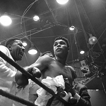 photography:&nbsp;Harry Benson Ali on Ropes, Edition of 35