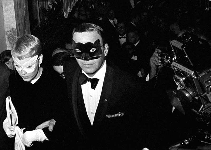 Harry Benson, Frank Sinatra & Mia Farrow, Edition of 35, 1966
photograph
HB120401