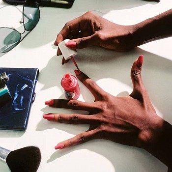 photography:&nbsp;Harry Benson Iman's Hands, Edition of 35