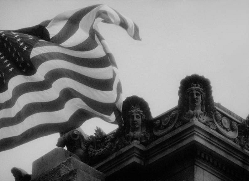 Robert Farber, Flag at the Met, New York, Edition of 10, 2011
fine art paper pigment print, 30 x 40 in. (76.2 x 101.6 cm)
RF131067