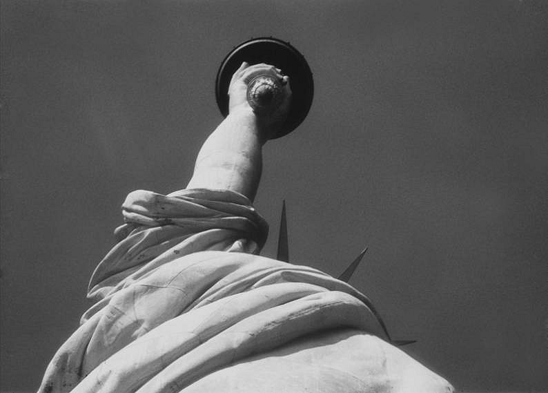 Robert Farber, Statue of Liberty, New York, Edition of 10, 1982
fine art paper pigment print, 30 x 40 in. (76.2 x 101.6 cm)
RF131052