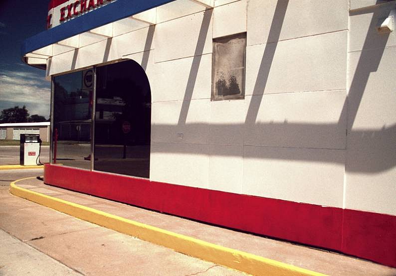 Robert Farber, Gas Station, Kansas, Edition of 25, 2001
fine art paper pigment print, 30 x 40 in. (76.2 x 101.6 cm)
RF131044