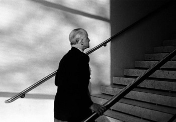 Robert Farber - Robert Farber Walking the Stairs at the Met, New York, Edition of 10