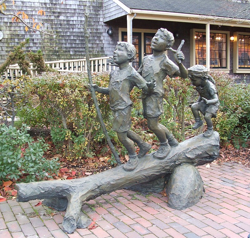 Jane DeDecker, Lords of the Forest, Ed. of 21, 2005
bronze, 63 x 80 x 38 in. (160 x 203.2 x 96.5 cm)
JD210405