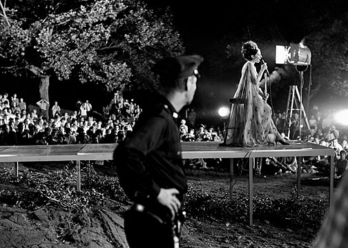 Harry Benson, Barbara Steisand in Central Park, Edition of 35, 1967
photograph, 24 x 30 in. (61 x 76.2 cm)
HB120802