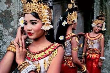 Steve McCurry - Steve McCurry Dancers at Preah Kahn