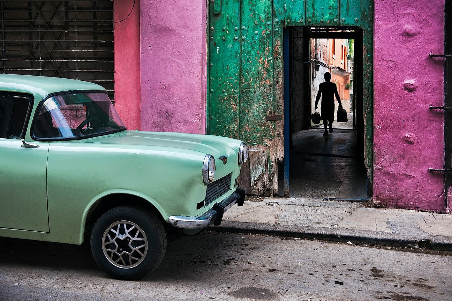 Steve McCurry, Russian Car in Old Havana, 2010
FujiFlex Crystal Archive Print
Price/Size on request