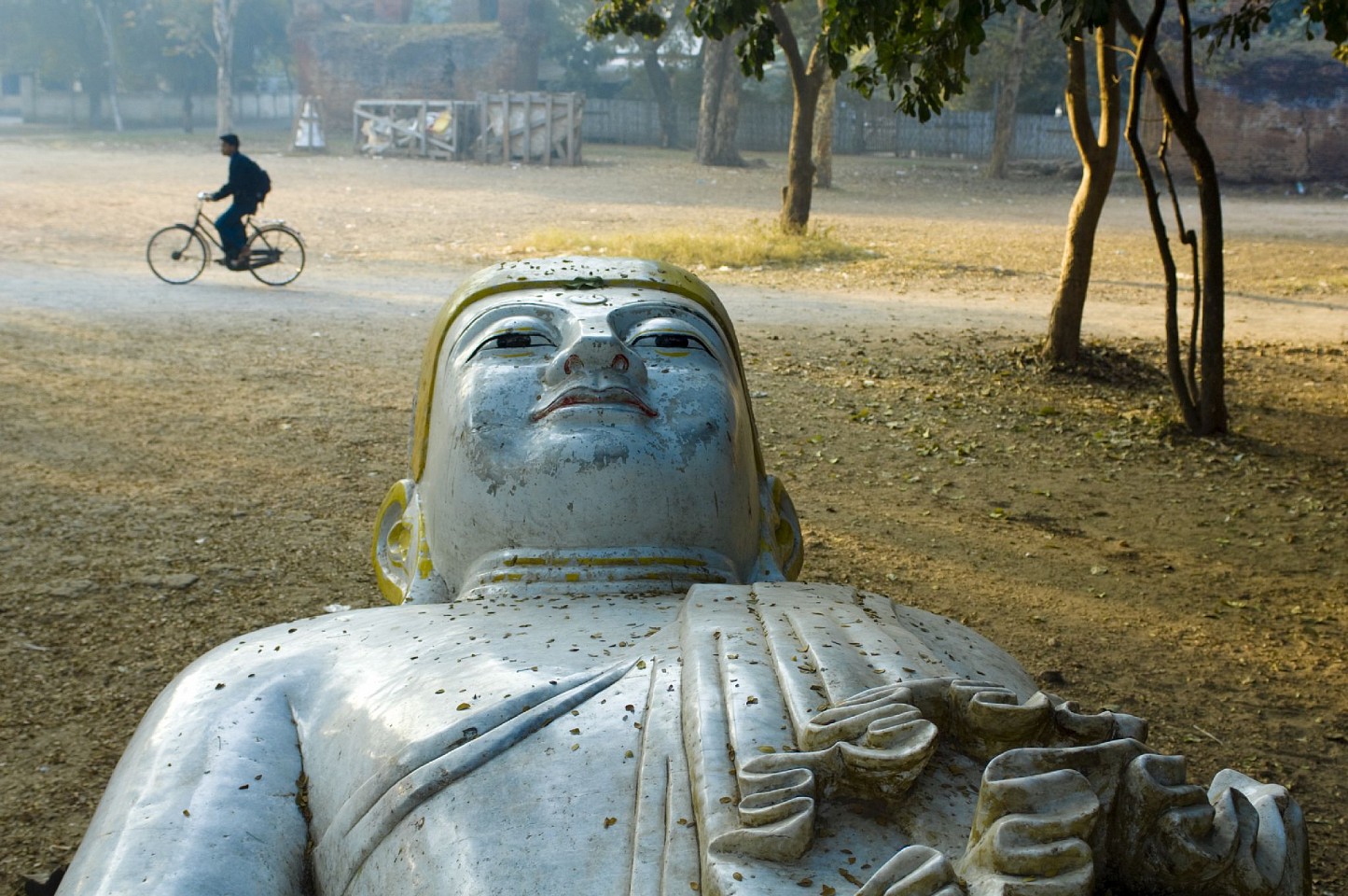 Steve McCurry, Buddha and Bicycle, Mandalay, Burma, 2008
FujiFlex Crystal Archive Print, 20 x 24 in. (Inquire for additional sizes)
BURMA-10084