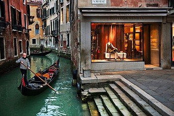 Steve McCurry - Steve McCurry Man Rows Gondola on Canal. Venice, Italy