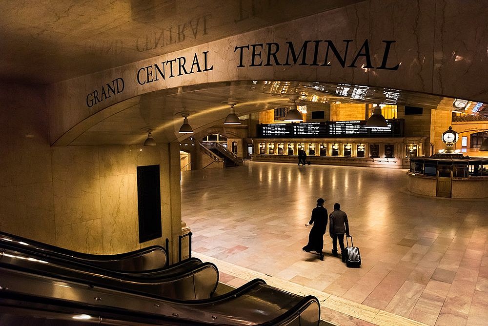 Steve McCurry, Travelers Walk Through Grand Central Station, New York, NY, 2016
FujiFlex Crystal Archive Print, 40 x 60 in. (Inquire for additional sizes)
USA-11546