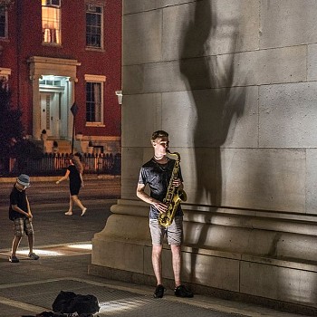 photography:&nbsp;Steve McCurry Saxophonist Plays in Washington Square Park, New York, NY