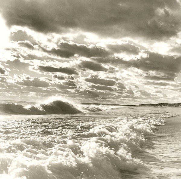 Michael Kahn, Surf, Edition of 50
silver gelatin photograph, 19 x 19 in. (48.3 x 48.3 cm)
MK020210