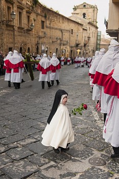 Steve McCurry - Steve McCurry Easter Penitents Procession, Sicily, Italy