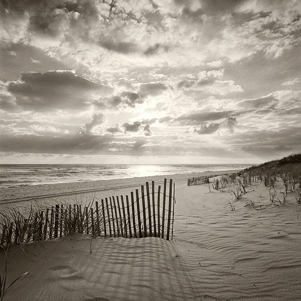 Michael Kahn, Three Dories, Edition of 50
fine art paper pigment print, 30 x 30 in. (76.2 x 76.2 cm)
MK111369