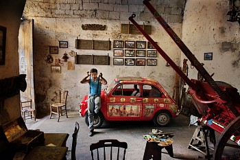 Steve McCurry - Steve McCurry Fiat "Bambino", Ragusa, Sicily, Italy