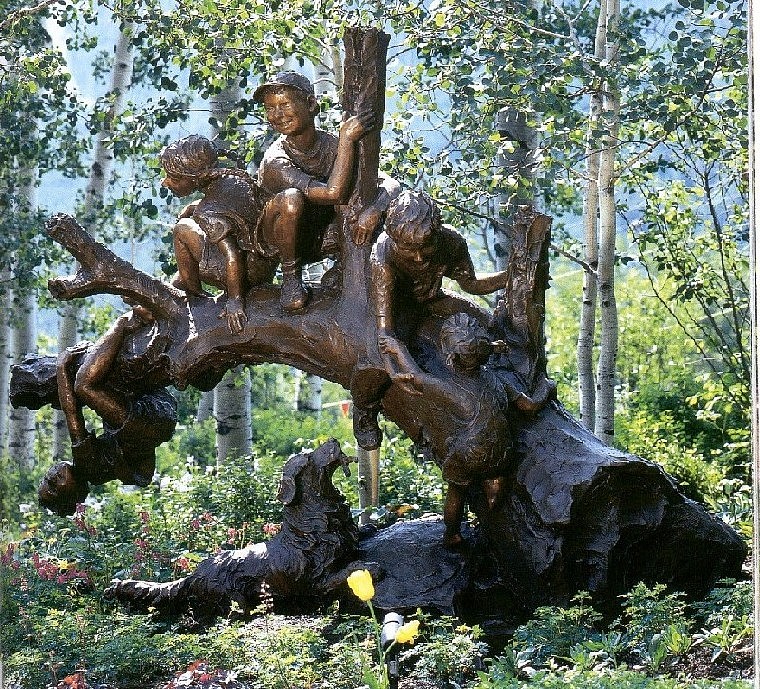 Jane DeDecker, Family Tree, Lifesize, Ed. of 17, 2002
bronze, 102 x 126 x 72 in. (259.1 x 320 x 182.9 cm)
JDD2703
