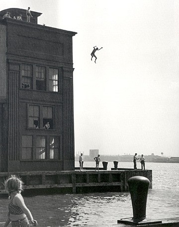 Ruth Orkin, Boy Jumping into Hudson River, 1948
silver gelatin print, 11 x 14 in. (27.9 x 35.6 cm)
RO190605