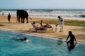 Work: Steve McCurry Tourists at a Resort, Bentota, Sri Lanka
