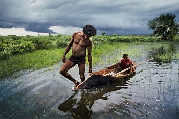 Work: Steve McCurry Father and Son Hunt
