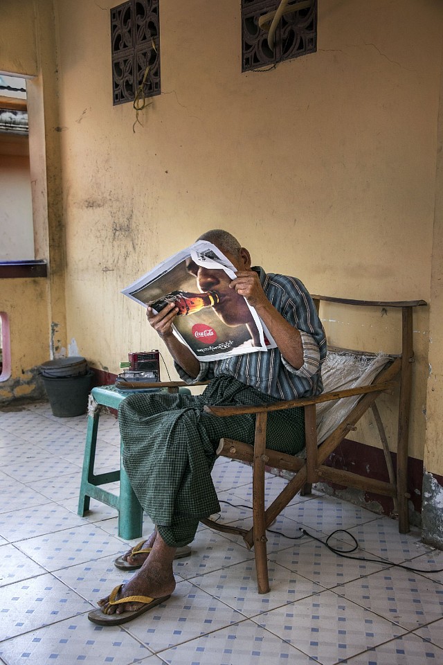 Steve McCurry, Man Reads Newspaper, 2017
FujiFlex Crystal Archive Print
Price/Size on request