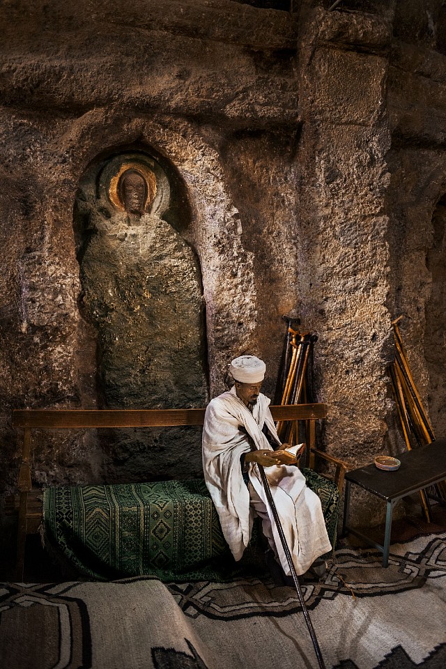 Steve McCurry, Man with Cane Reads, 2016
FujiFlex Crystal Archive Print
Price/Size on request