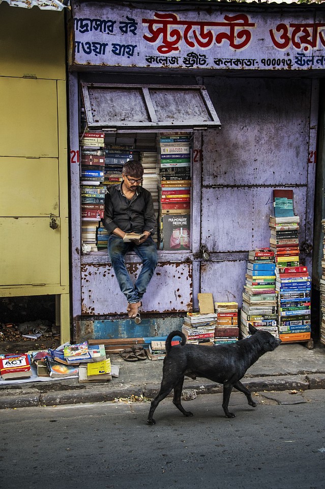 Steve McCurry, Man Reads in Book Shop, 2018
FujiFlex Crystal Archive Print
Price/Size on request