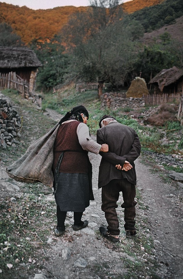 Steve McCurry, Elderly Couple Walks Home, 1989
FujiFlex Crystal Archive Print
Price/Size on request