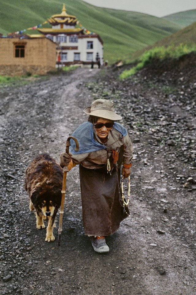 Steve McCurry, Tibetan Woman and Dog, 2005
FujiFlex Crystal Archive Print
Price/Size on request