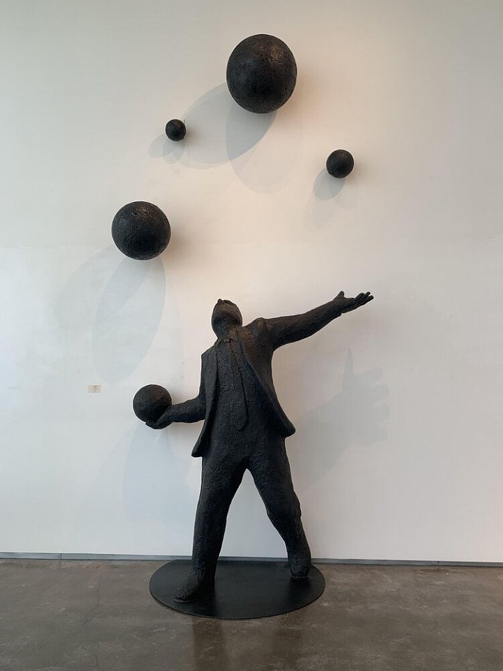 Jim Rennert, Things Are Looking Up, large, Edition of 3, 2018
bronze and steel, 69 1/2 x 72 x 37 in. (176.5 x 182.9 x 94 cm)