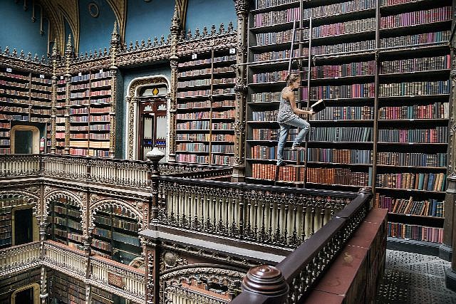 Steve McCurry, Real Gabinete Português de Leitura, 2014
FujiFlex Crystal Archive Print
BRAZIL-10119