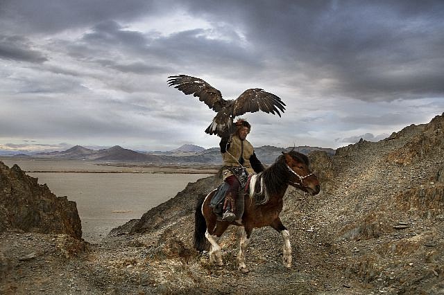 Steve McCurry, Eagle Hunter, 2018
FujiFlex Crystal Archive Print
MONGOLIA-10004