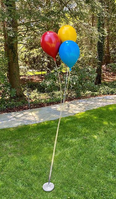 Steven Simmons, Three Balloons
Stainless steel base, titanium rods, fiberglass reinforced resin and polychromatic finish,, 84 in. (213.4 cm)
SS210910