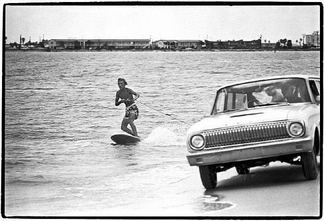 Al Satterwhite, Car Pulling a Surfer, Ed. 1/25, 1964
archival pigment print, 24 x 36 in.
AS220505