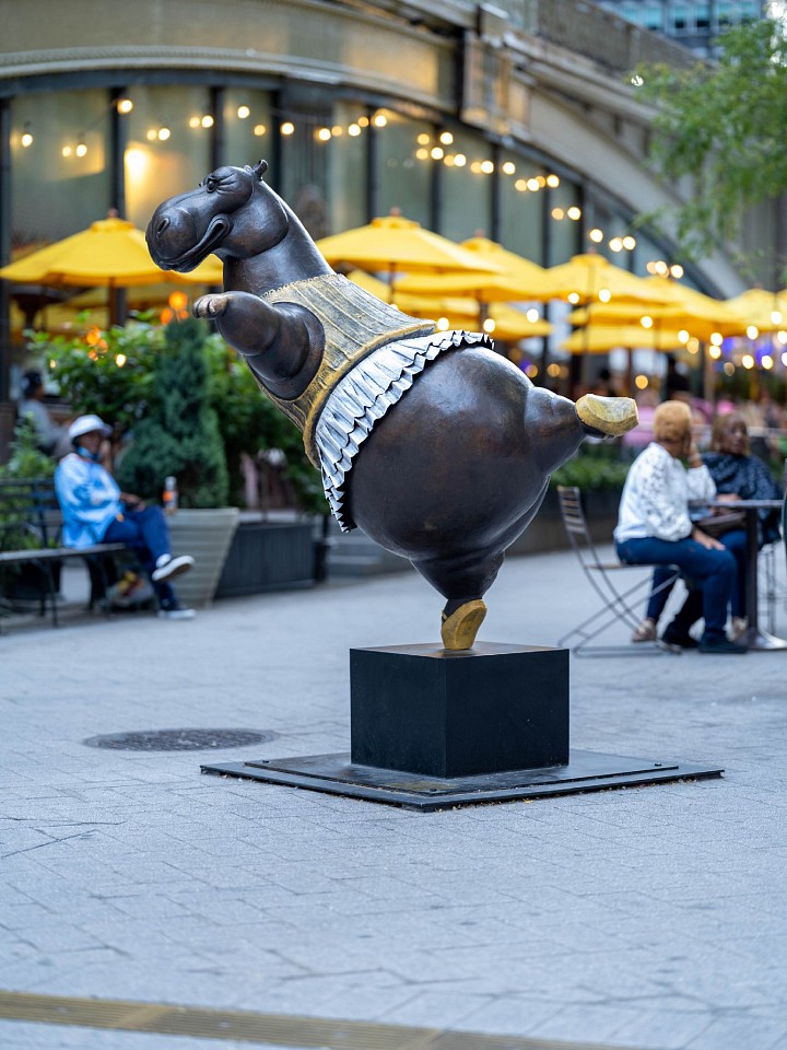 Bjorn Skaarup, Hippo Ballerina, pirouette, 2020
bronze and copper, 79 x 57 x 60 in. (200.7 x 144.8 x 152.4 cm)