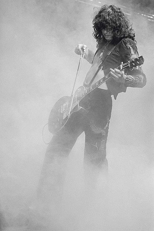 Terry O&#039;Neill, Jimmy Page, London, Ed. 1/50, 1975
gelatin silver print, 72 x 48 in. (182.9 x 121.9 cm)
TO019