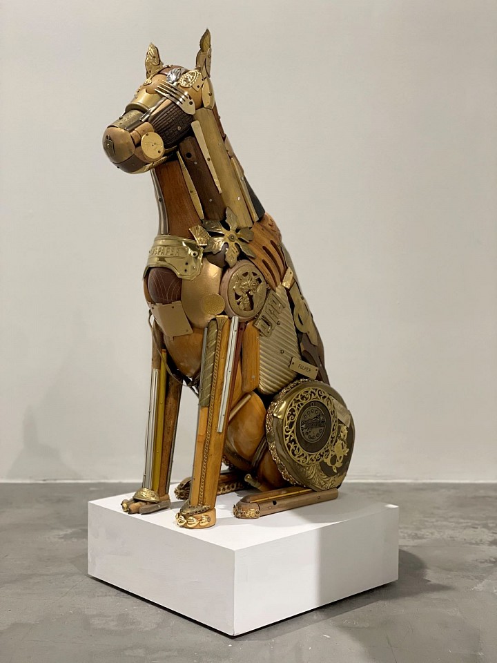 Leo Sewell, Gold Boxer, 2020
mixed media, 30 x 8 x 17 in. (76.2 x 20.3 x 43.2 cm)
LS201005