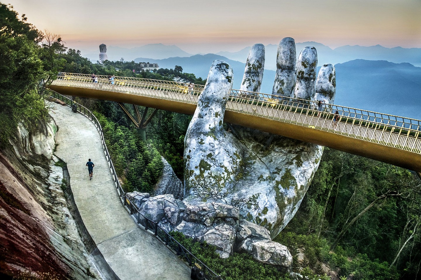 Steve McCurry, Golden Bridge, Da Nang, Ed. of 15
FujiFlex Crystal Archive Print, 30 x 40 in. (76.2 x 101.6 cm)
VIETNAM-10136NF7