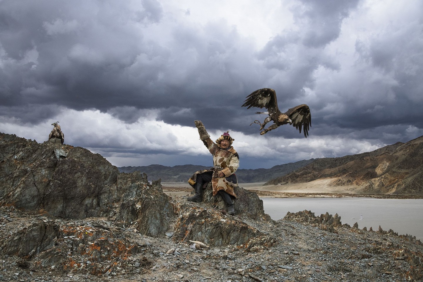 Steve McCurry, Man Hunts with Eagle, Ed. of 15
FujiFlex Crystal Archive Print, 30 x 40 in. (76.2 x 101.6 cm)
MONGOLIA-10025NF