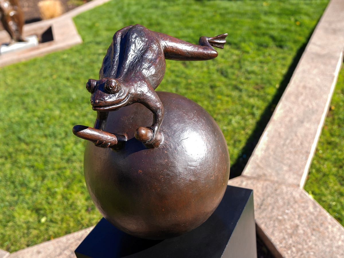 Bjorn Skaarup, The Frog
bronze, 53 1/4 x 17 3/4 x 19 3/4 in. (135.3 x 45.1 x 50.2 cm)
BS120618