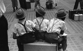 Work:&nbsp;Ruth Orkin Three boys on suitcase
