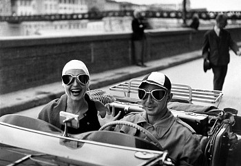 Work:&nbsp;Ruth Orkin Couple in MG, Florence